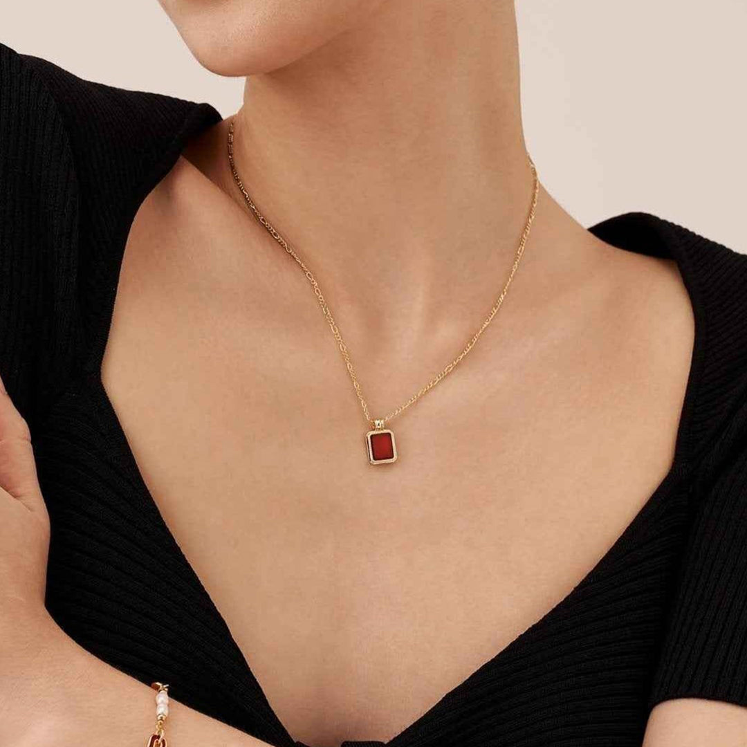 Red Agate Oil Frame Necklace