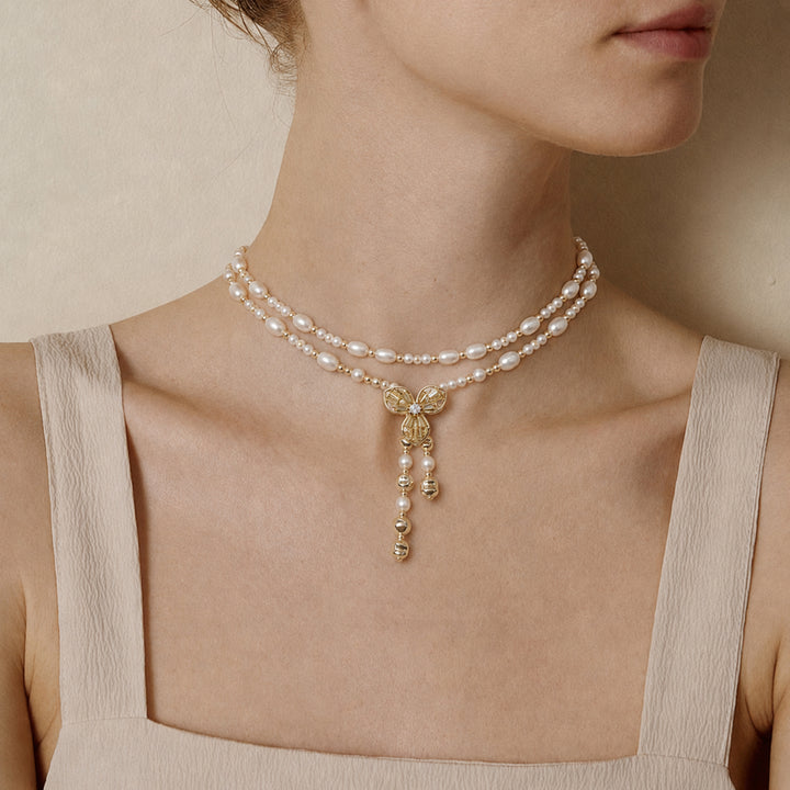 Élise Bloom Pearl Drop Necklace