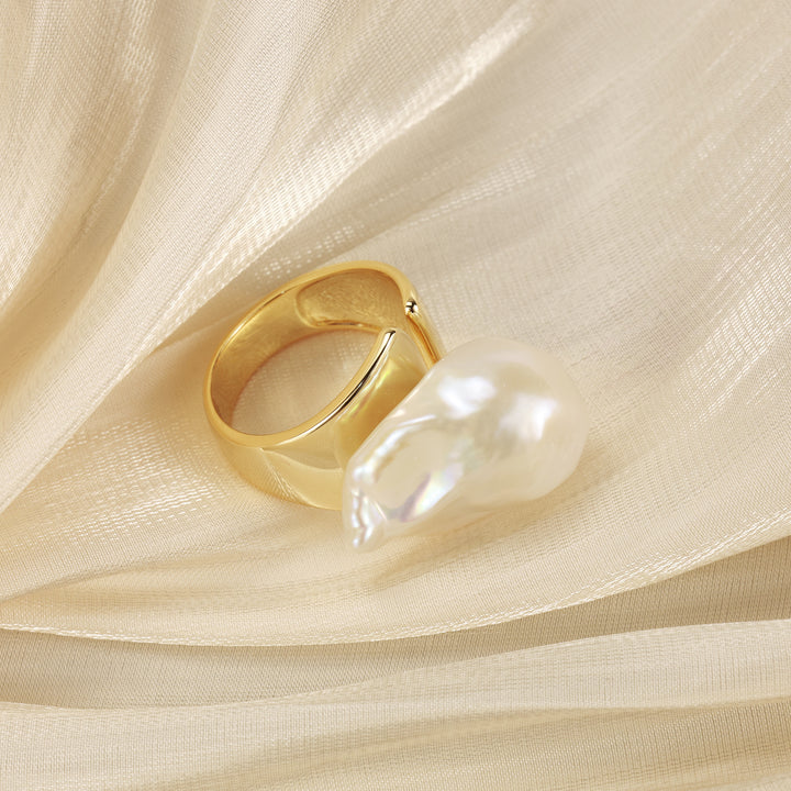 Iridescent Muse Pearl Ring