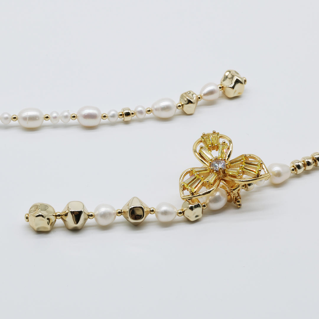 Élise Bloom Pearl Drop Necklace