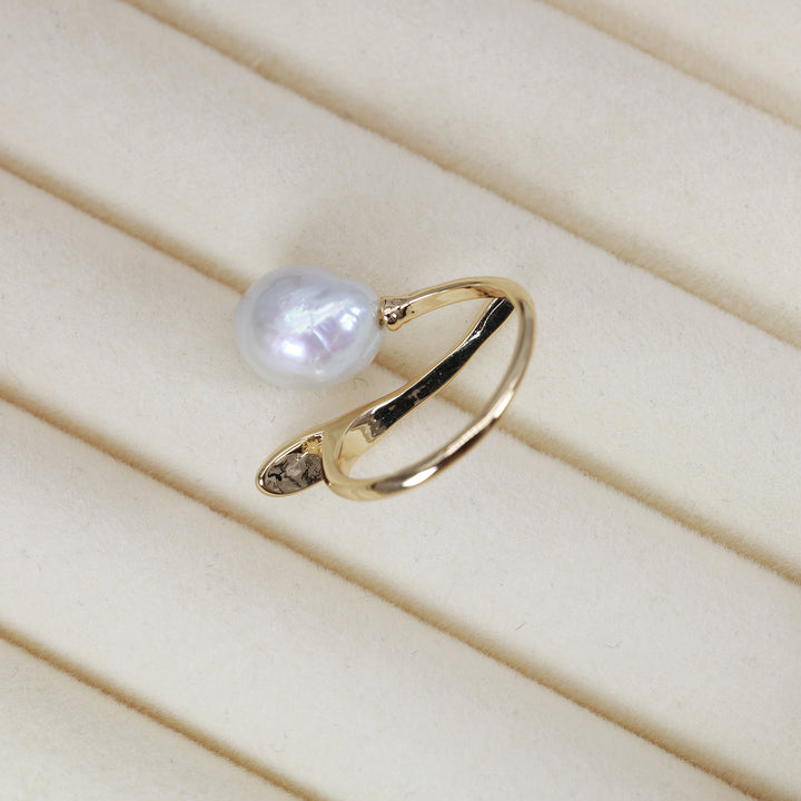 Minimal Curve Pearl Ring