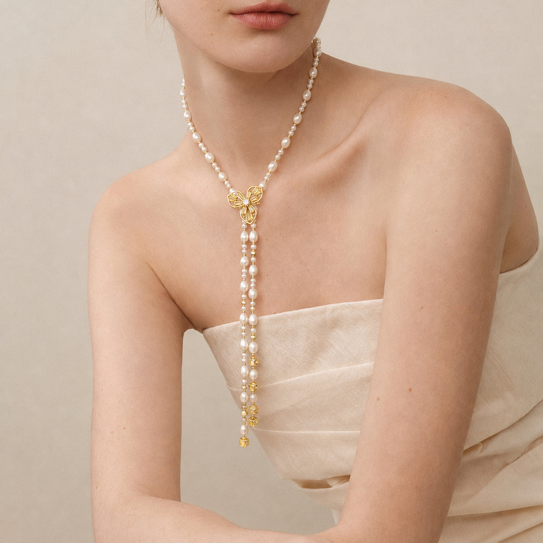 Élise Bloom Pearl Drop Necklace