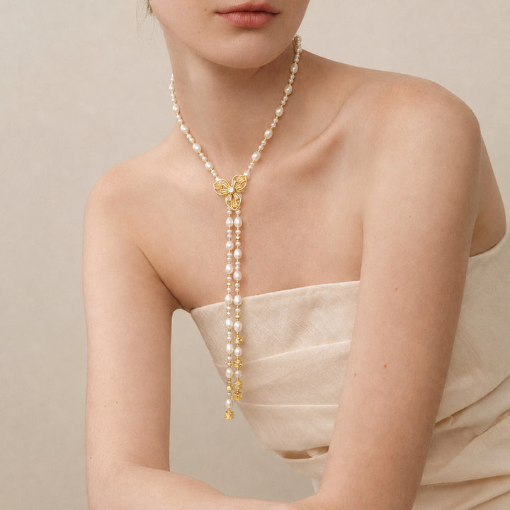 Élise Bloom Pearl Drop Necklace