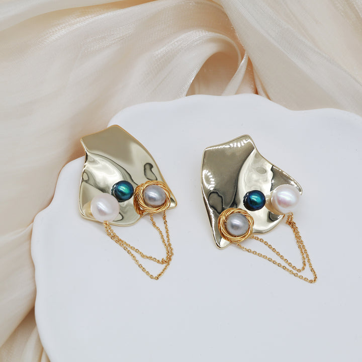 Abstract Plate Pearl Chain Earrings