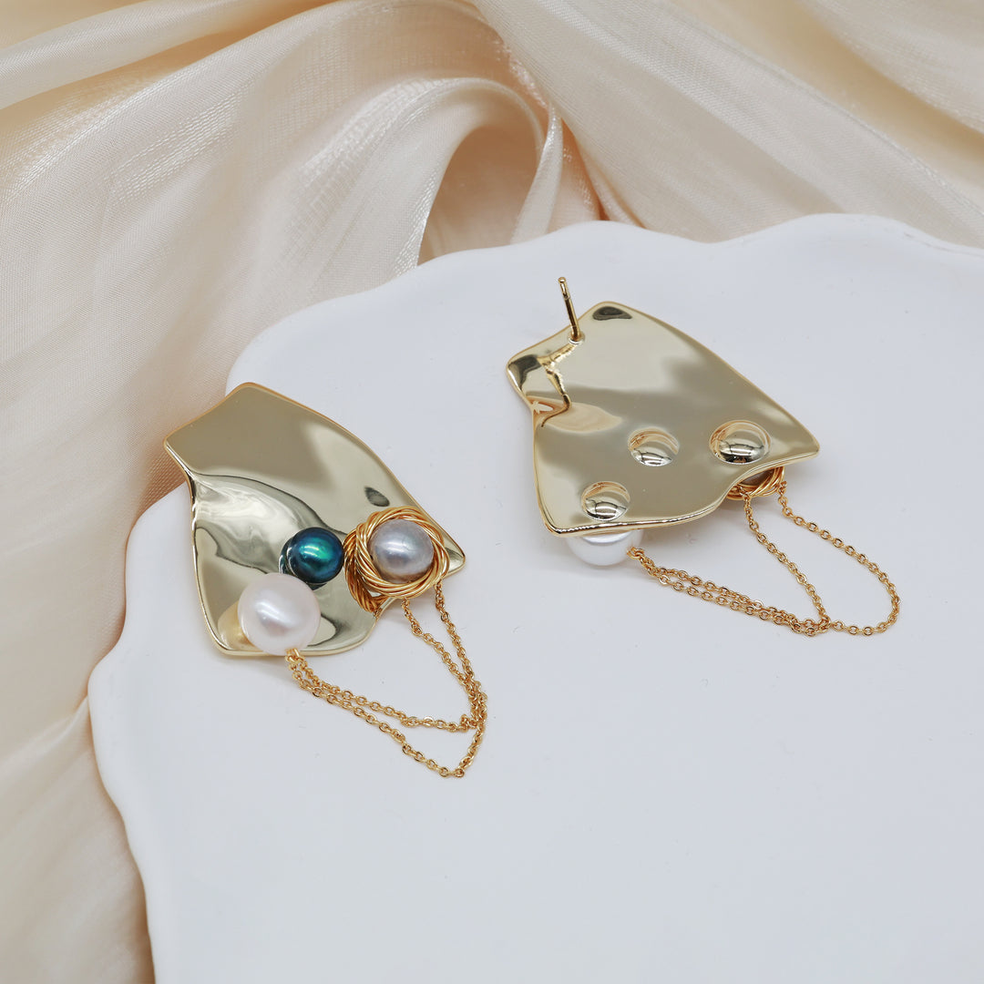 Abstract Plate Pearl Chain Earrings