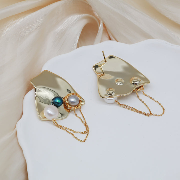 Abstract Plate Pearl Chain Earrings