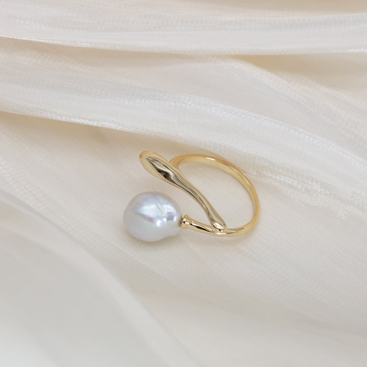 Minimal Curve Pearl Ring
