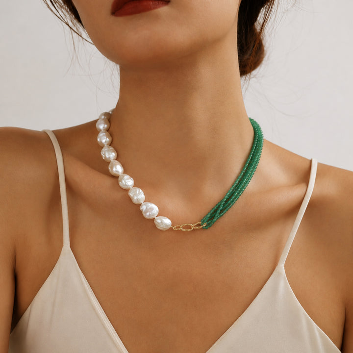 Verdant Charm Pearl Necklace